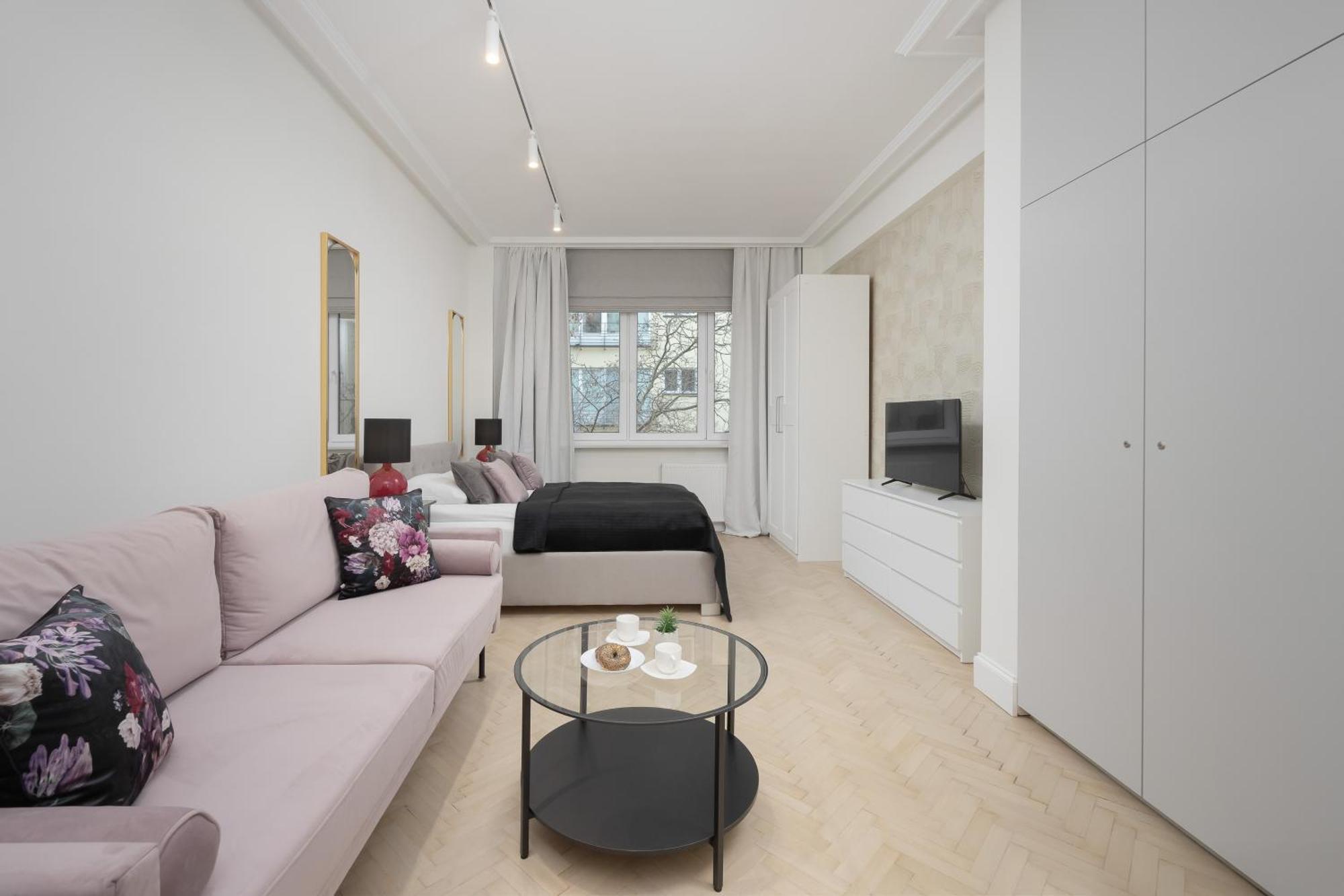 Modern With Air Conditioning In Close To Three Parks By Renters Prestige *