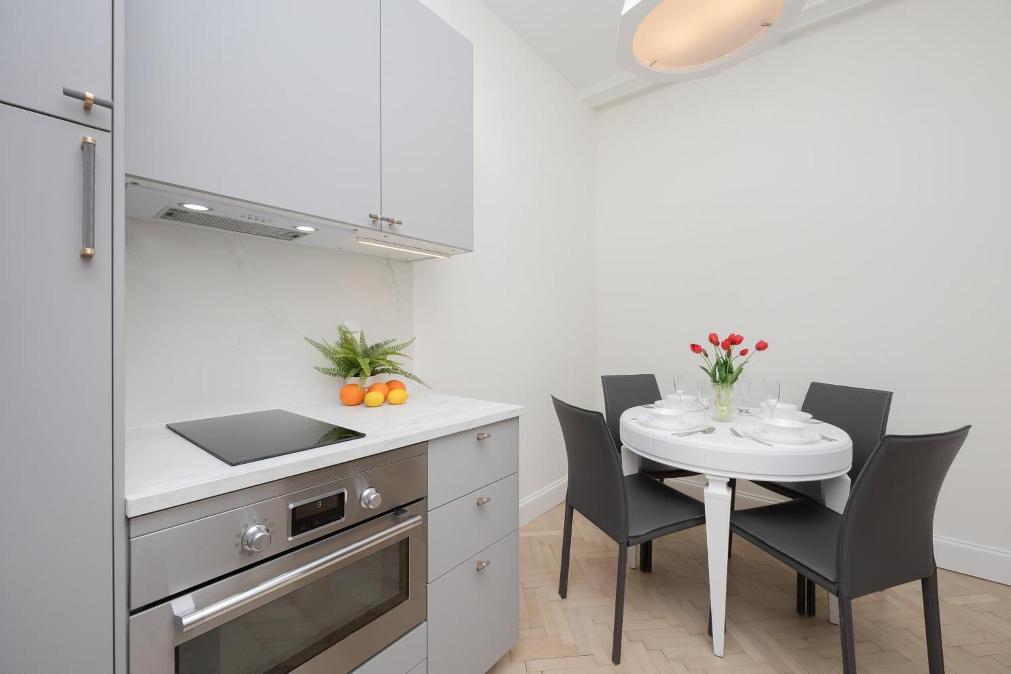 Modern With Air Conditioning In Close To Three Parks By Renters Prestige Apartament *