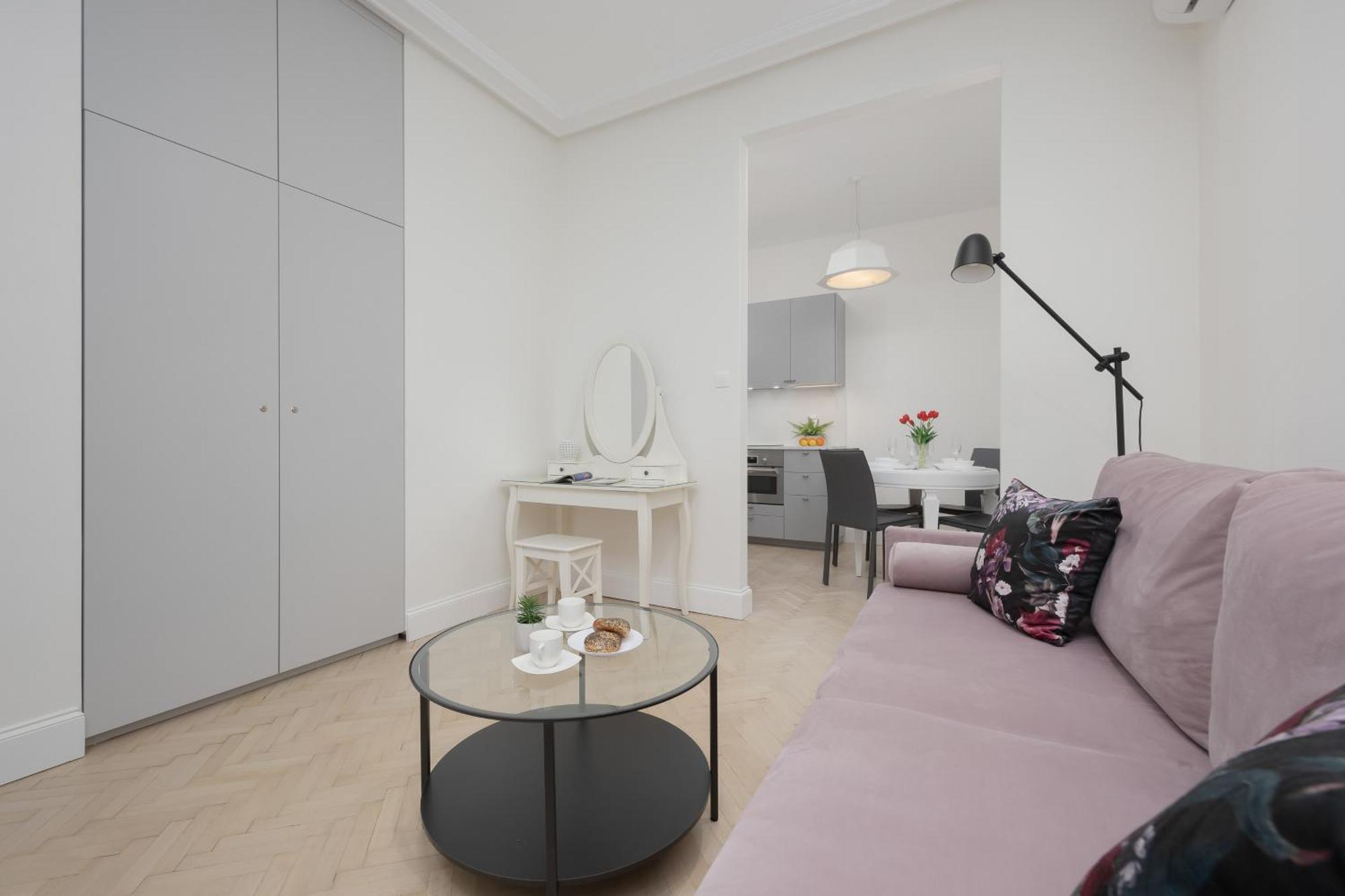 Apartament Modern With Air Conditioning In Close To Three Parks By Renters Prestige *