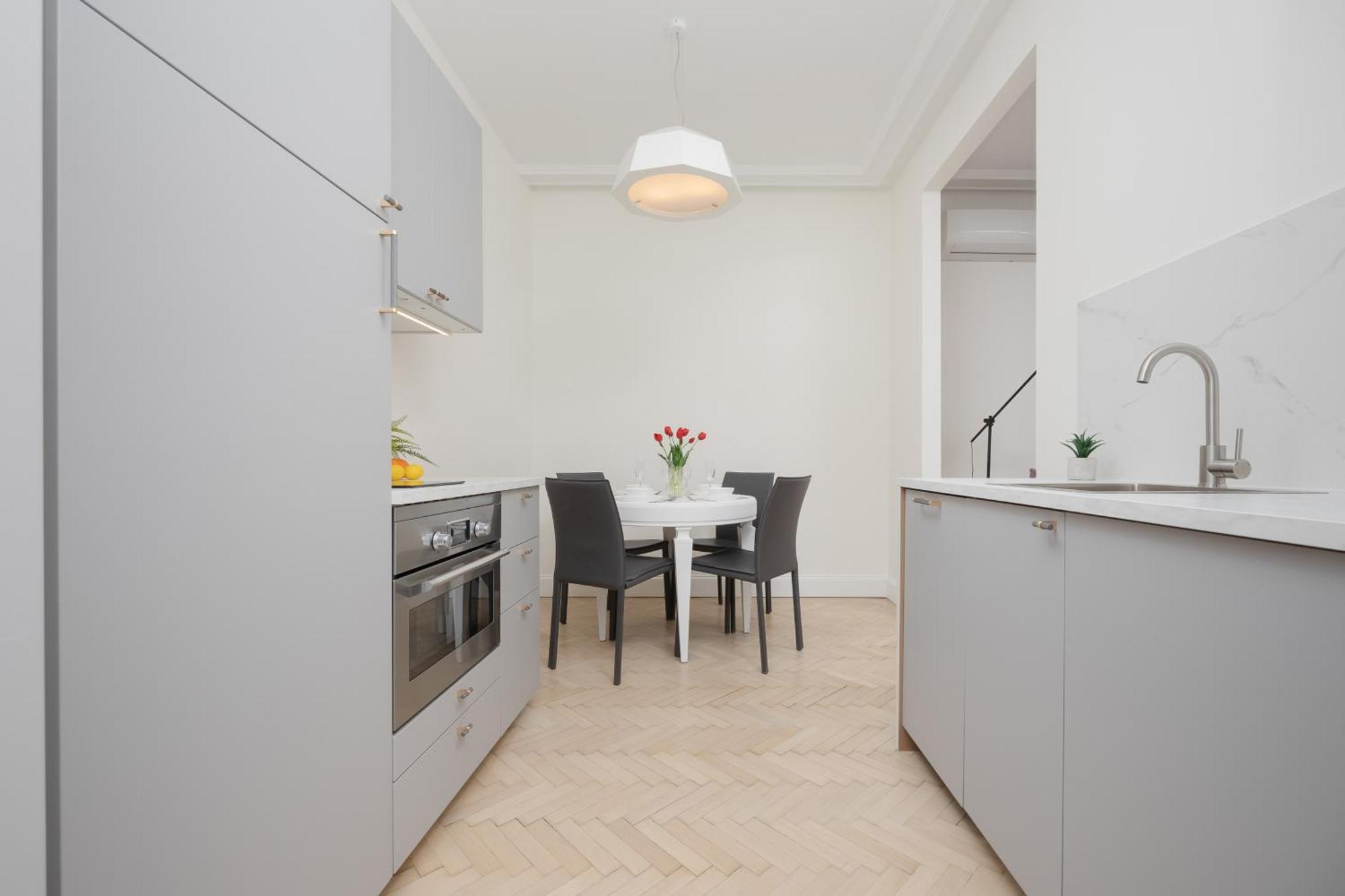 Modern With Air Conditioning In Close To Three Parks By Renters Prestige Warszawa