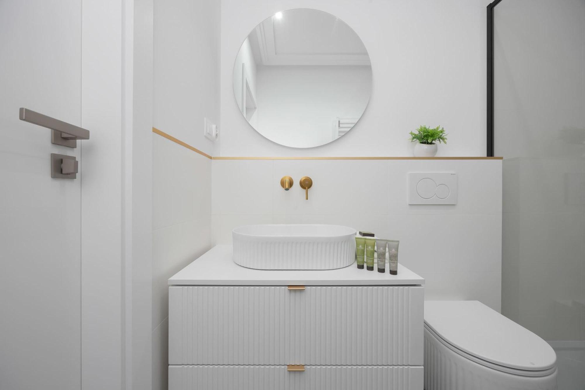 Modern With Air Conditioning In Close To Three Parks By Renters Prestige Apartament Warszawa