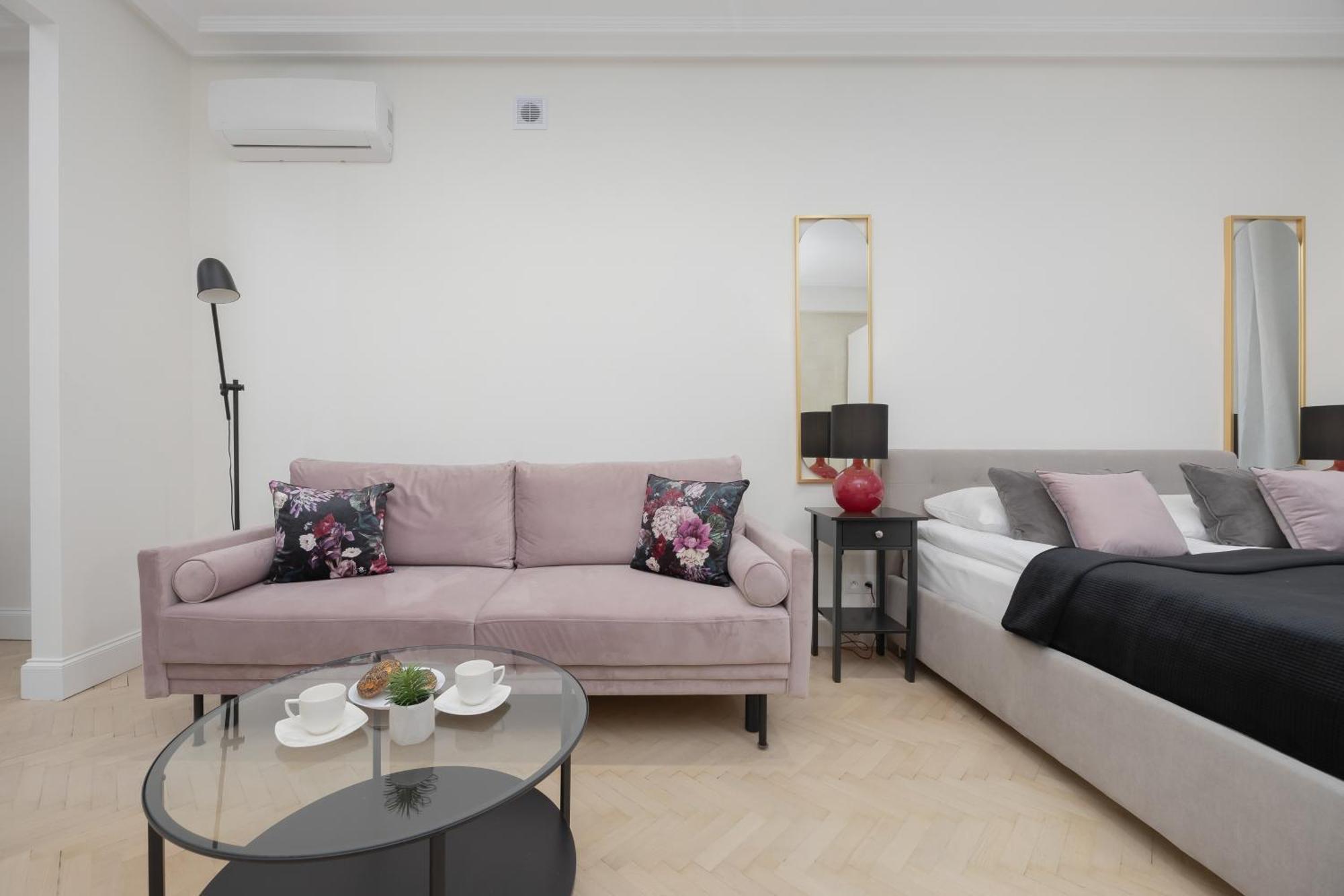 Apartament Modern With Air Conditioning In Close To Three Parks By Renters Prestige Warszawa