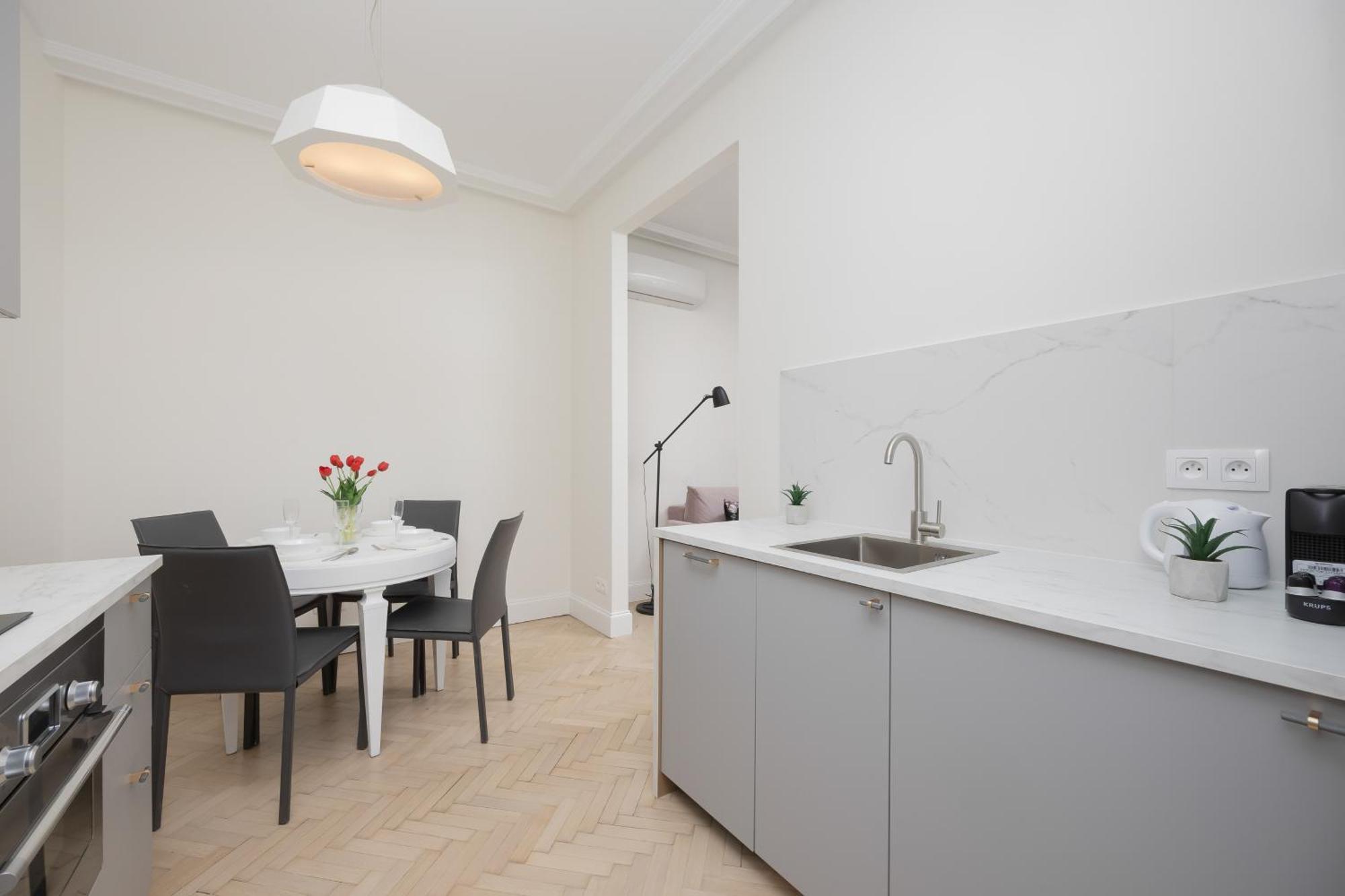 Modern With Air Conditioning In Close To Three Parks By Renters Prestige * Warszawa