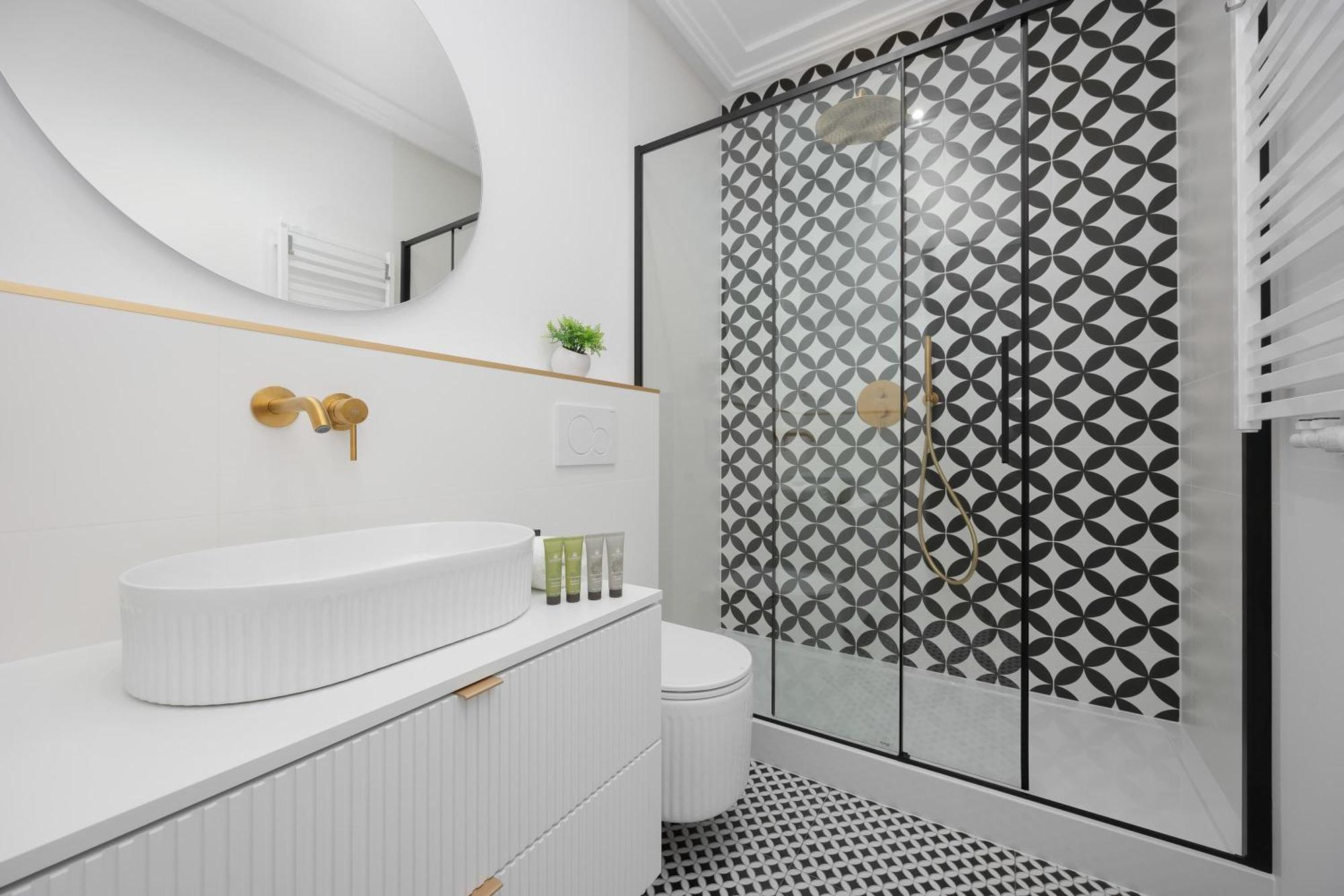 Modern With Air Conditioning In Close To Three Parks By Renters Prestige
