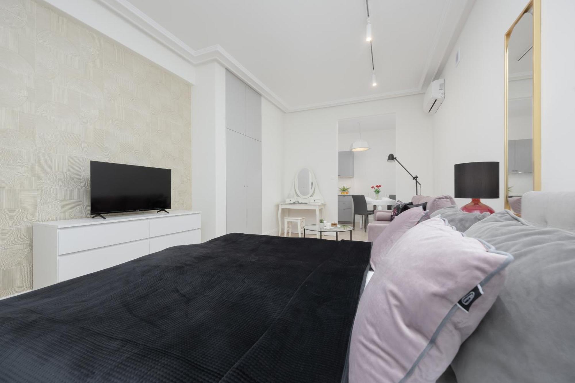 Modern With Air Conditioning In Close To Three Parks By Renters Prestige Apartament *