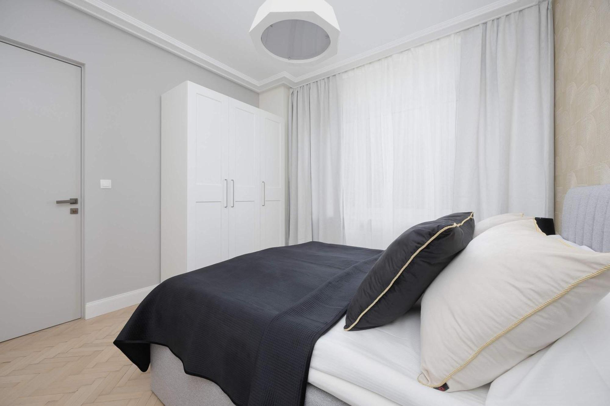 Apartament Modern With Air Conditioning In Close To Three Parks By Renters Prestige