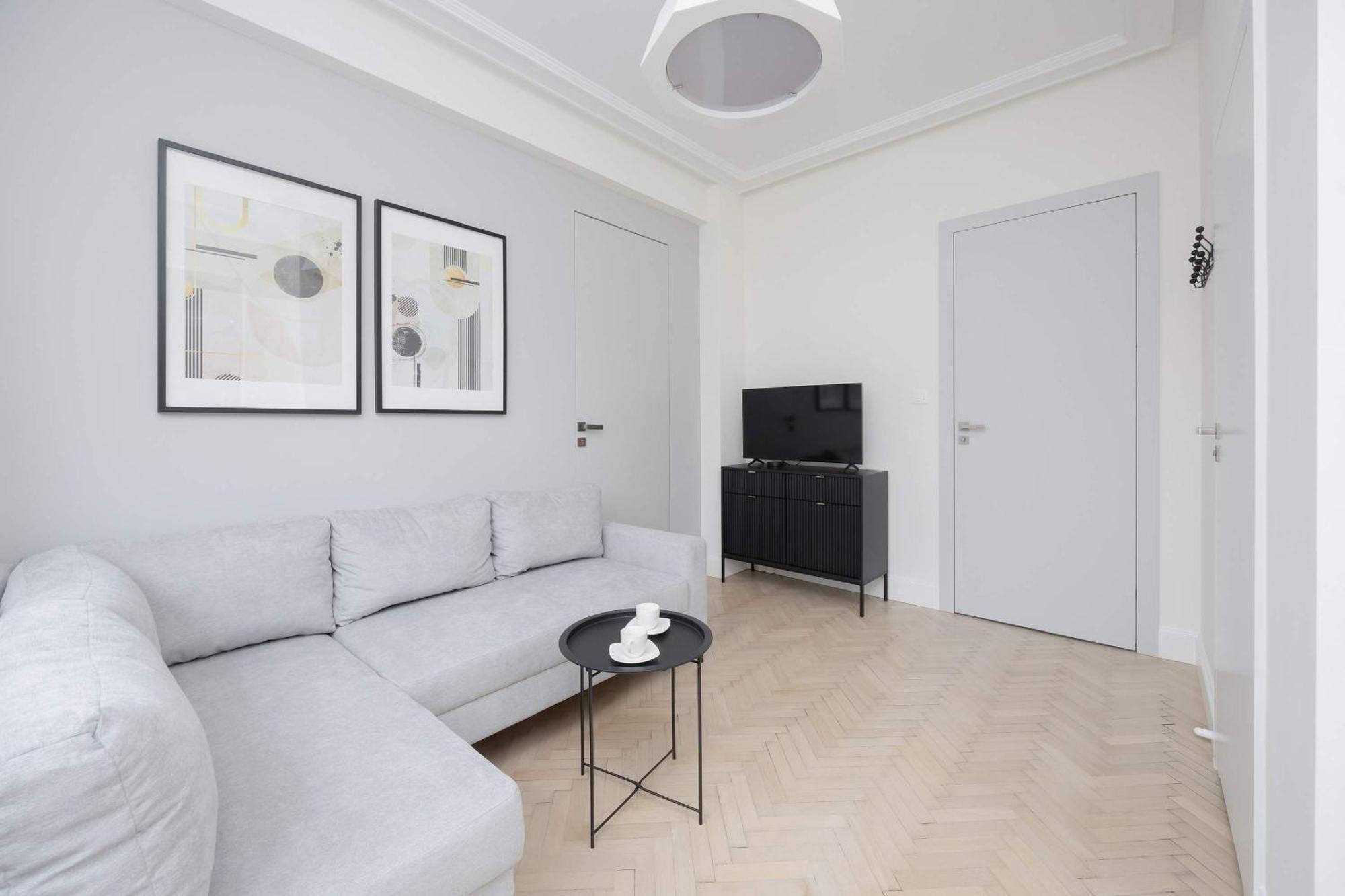 Apartament Modern With Air Conditioning In Close To Three Parks By Renters Prestige *