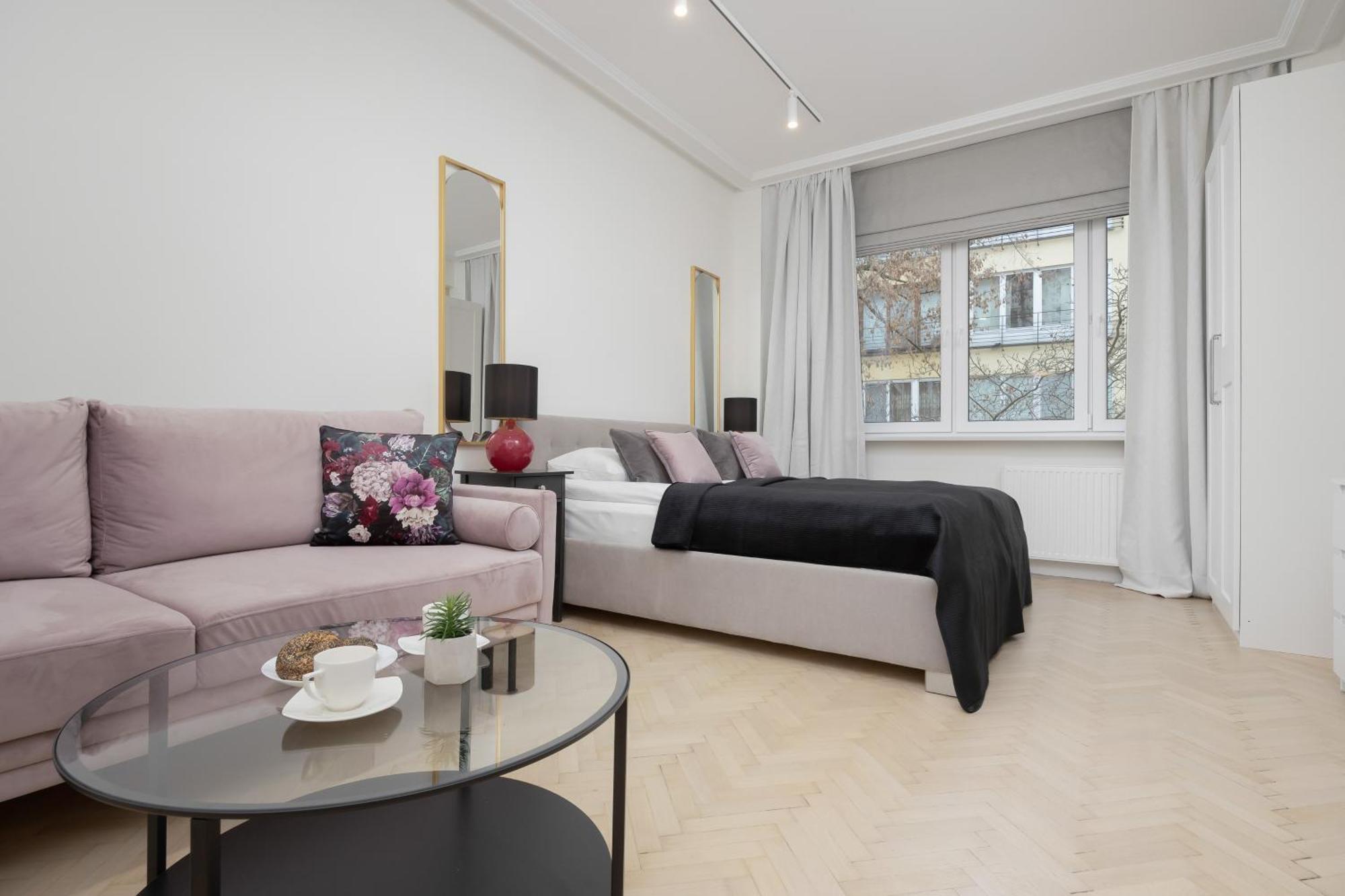 Modern With Air Conditioning In Close To Three Parks By Renters Prestige