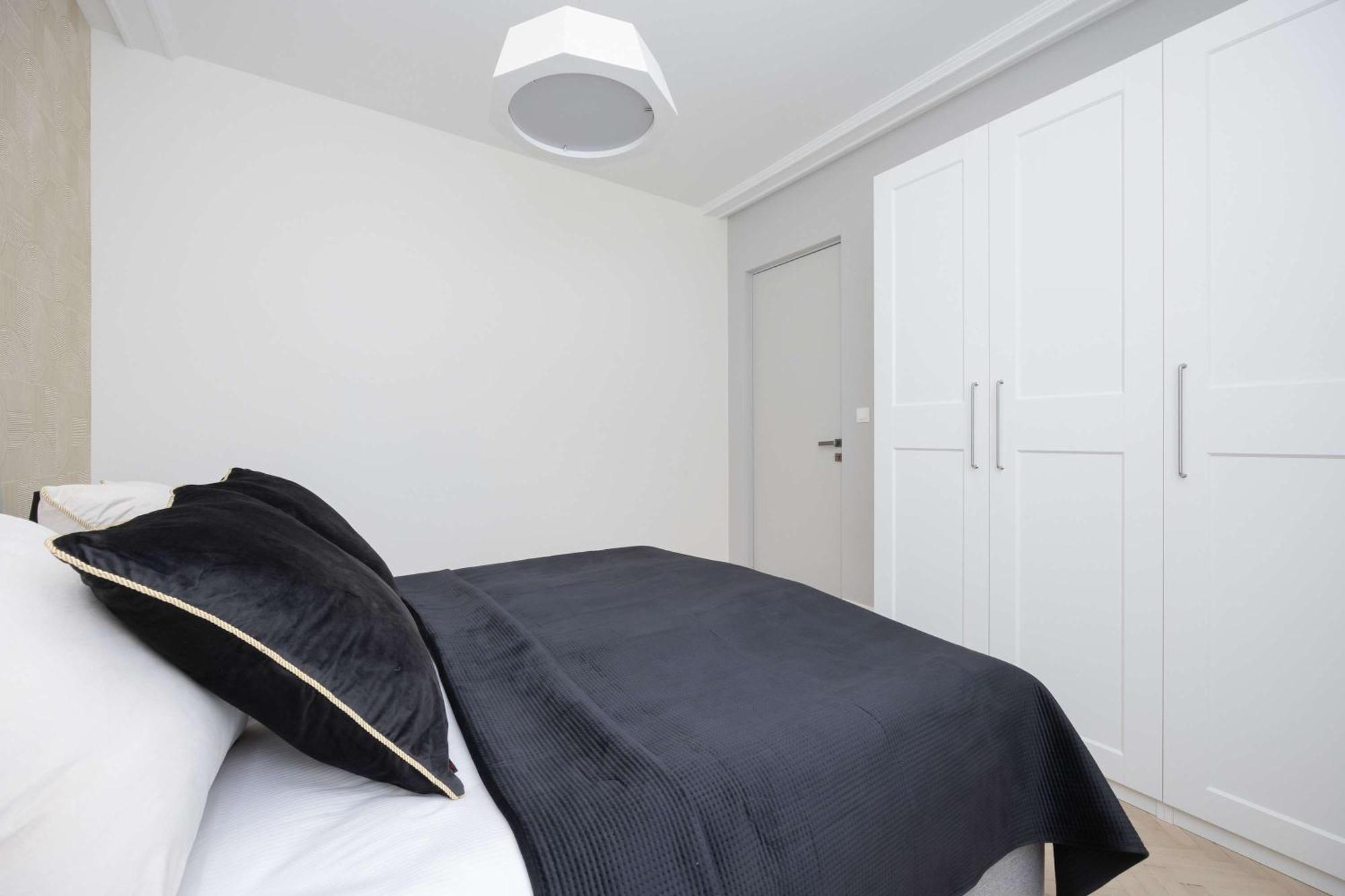 Modern With Air Conditioning In Close To Three Parks By Renters Prestige Lägenhet *